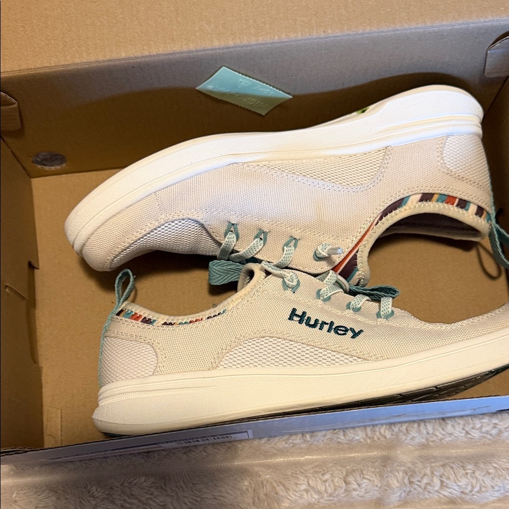 Hurley Cream Canvas Sneakers with Teal Accents